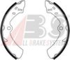 SUZUK 5320080810 Brake Shoe Set